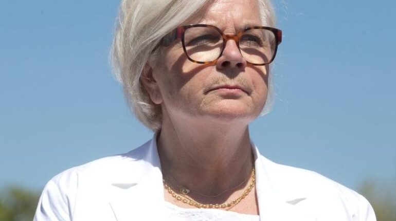 Catherine Vautrin assume : « Il est tout à fait normal que le pays anticipe… » ce scénario d’ici mars 2026 Anticipation crise familiale Défense civile Députés Européens gouvernement Ministère de la Santé résilience