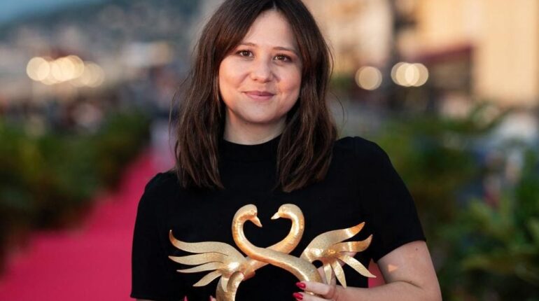 Cancer de Laura Felpin : cette confession sur son adolescence qui résonne différemment aujourd’hui allergie adolescence cancer Cancer de la thyroïde humour Laura Felpin Ministère de la Santé Olivia témoignage
