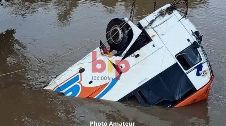 26 corps extraits du fleuve Ouémé : le terrible bilan d’un bus Lomé-Niamey qui révèle… abus sexuels accident Bénin Fleuve Ouémé tragédie Transport aérien