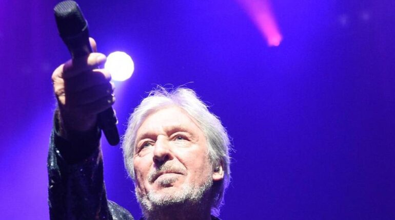 Cookie Dingler tire sa révérence à 77 ans : « J’ai parfois du mal à marcher… » Années 80 Cookie Dingler Cumul Emploi-Retraite Ministère de la Santé Stars 80