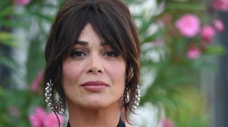 Lola Dewaere se confie enfin : « Pesez vos mots, allumez 2/3 de vos neurones et… » accepter son corps Ces actrices critiques Image corporelle les réseaux sociaux Lola Dewaere Plus de respect de la vie privée
