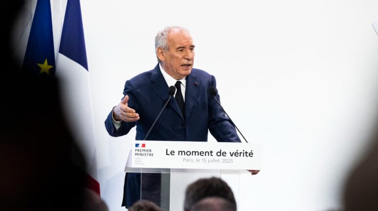 La mission confiée à René Dosière pour traquer les privilèges des politiques : « Il faut éclaircir tout ça » actualité politique France Économie locale privilèges Élysée réforme René Dosière transparence