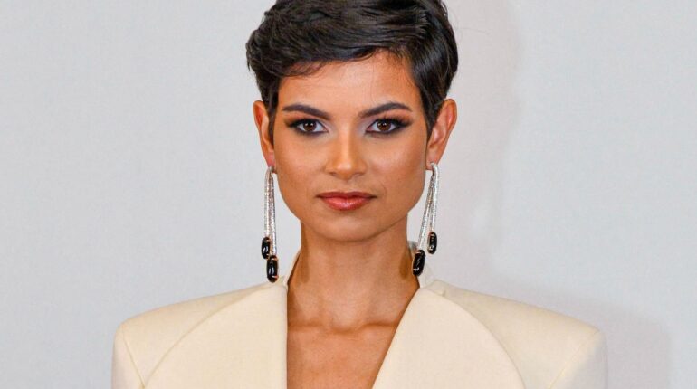 Eve Gilles et son compagnon de 41 ans : « On savait que les gens allaient… » Ce couple merveilleux Eve Gilles Miss France 2016 et ses minis tresses collées Miss France 2024 Plus de respect de la vie privée Relations familiales Simon Favier