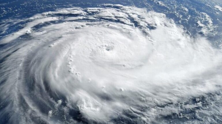 accusent la France Canicule changement climatique. Météo ouragan tempête