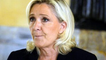 La photo d’anniversaire de Marine Le Pen qui enflamme la toile : « On dirait Ophélie Winter »