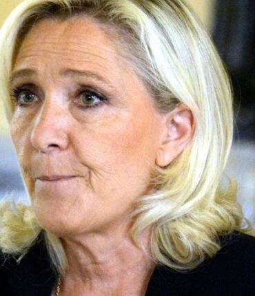 La photo d’anniversaire de Marine Le Pen qui enflamme la toile : « On dirait Ophélie Winter »