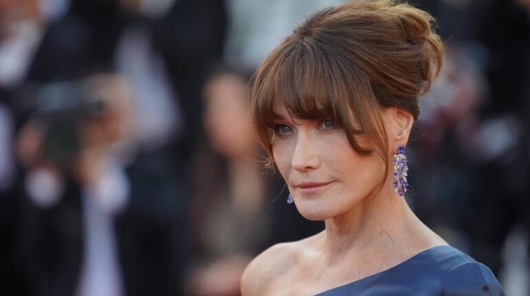 Carla Bruni et Jean-Jacques Goldman : cette photo de plage qui révèle leur romance cachée après 1997 Actualités people Carla Bruni Groupe de musique Jean-Jacques Goldman Romance