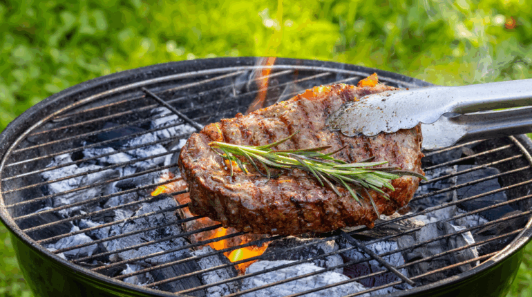 180 euros d’amende pour votre barbecue après cette date : ce que vous risquez vraiment Amendes Barbecue environnement Incendie Législation Sécheresse