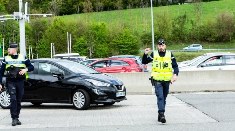 Sans permis et ivre, elle propose ça aux gendarmes pour éviter l’arrestation Alcool au volant Drogues faits divers justice les policiers et les gendarmes Permis de conduire