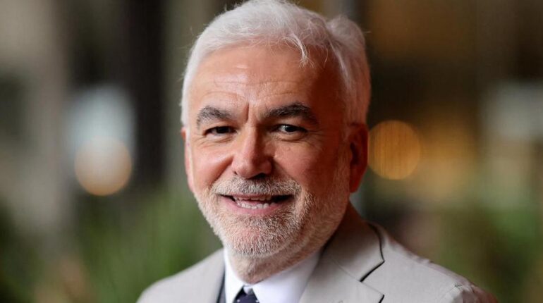 Pascal Praud perd ses deux chroniqueurs stars : « Nous avons envie de… » chroniqueurs CNews débat public L'heure des pros liberté de parole Pascal Praud