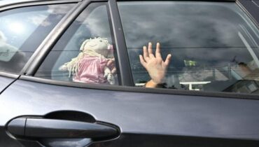 Danir, 4 ans, s’éloigne quelques minutes : la découverte de sa mère dans la voiture va bouleverser toute la famille