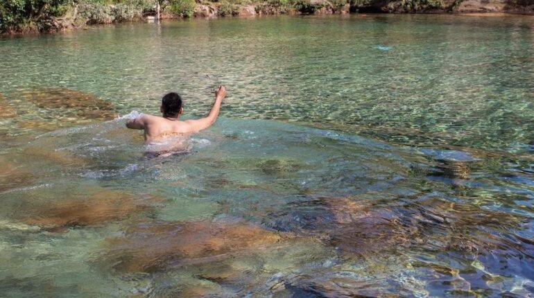 Isère : à 16 ans, il ignore les panneaux d’interdiction et se retrouve hospitalisé un mois Adolescents Baignade Infections bactériennes Isère Ministère de la Santé prévention
