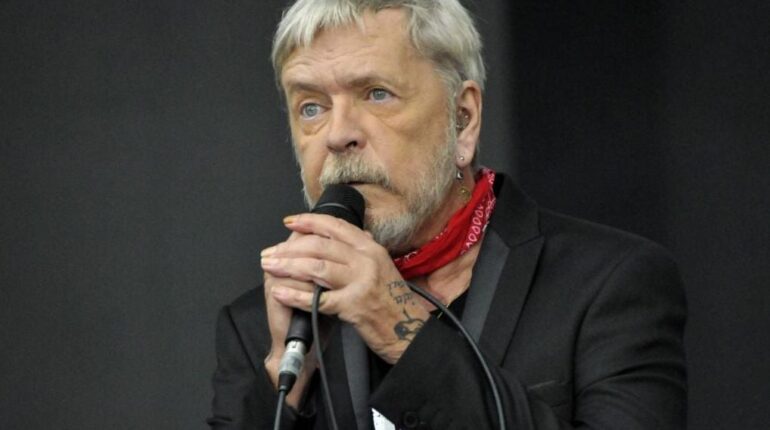 À 44 ans, la fille de Renaud prend les rênes : « Je me suis consacrée à l’apprentissage de ce métier… » agriculture Aveyron carrière musicale Groupe de musique Le livreur Line Renaud Lolita Séchan