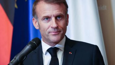 Communication présidentielle Désinformation Emmanuel Macron Fake news privilèges Élysée rumeurs