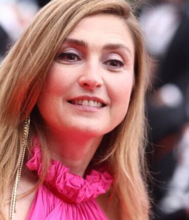 Julie Gayet interrogée 3 fois en 2024 : les SMS avec le milliardaire indien qui embarrassent Hollande