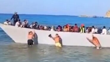 Crise migratoire Grèce Île de Gavdos mer Méditerranée Migrants Refus d'accostage solidarité