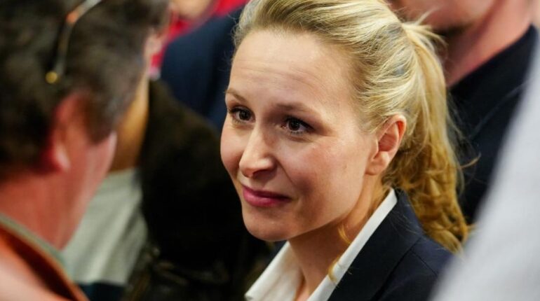 Marion Maréchal révèle enfin les détails terrifiants de l’accident à 180 km/h : « J’ai cru que… » accident actualité politique France Calabre Marion Maréchal Olivia témoignage Vie Personnelle