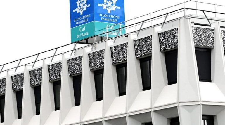 APL : cette augmentation de 1,04% que vont toucher les 6,6 millions de bénéficiaires dès octobre Aide au logement Aides Sociales Allocations APL Austérité budgétaire famille