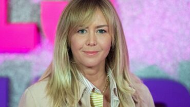 carrière Cyril Hanouna Enora Malagré France Télévisions théâtre Touche Pas à Mon Poste