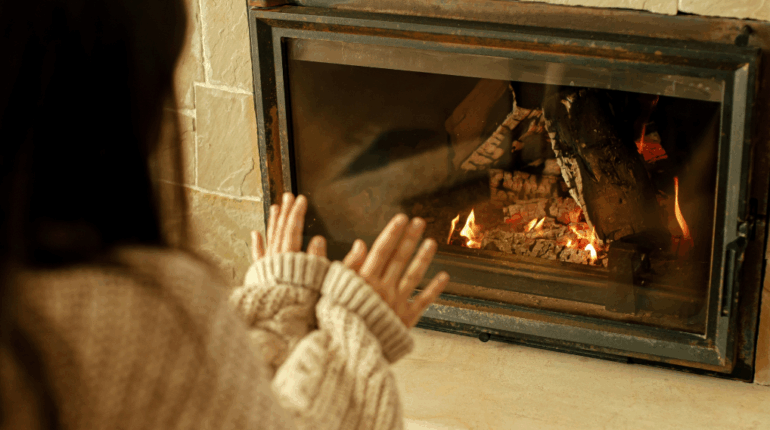 La vérité sur cette interdiction qui fait trembler des millions de foyers français Chauffage au bois Consommation énergie Écologie environnement Pollution de l'air Réglementation