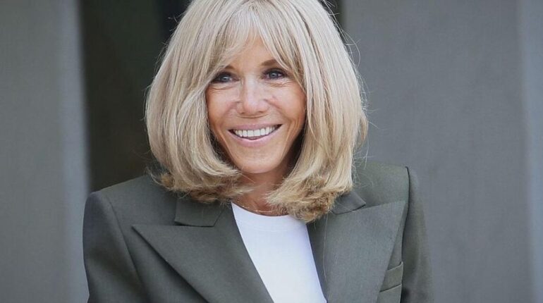 440 000 euros par an : ce que touche vraiment Brigitte Macron (et ce détail sur ses revenus que peu connaissent) Austérité budgétaire Brigitte Macron Cumul Emploi-Retraite Première dame privilèges Élysée revenus