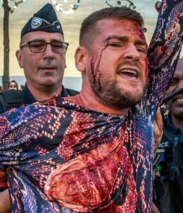 Jeremstar traîné au sol après avoir brandi sa pancarte : « Je déteste la corrida… »