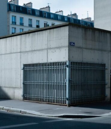 Saint-Denis : filmé en train de gifler et cracher sur un jeune, ce geste qui a mis le préfet de police « très en colère »