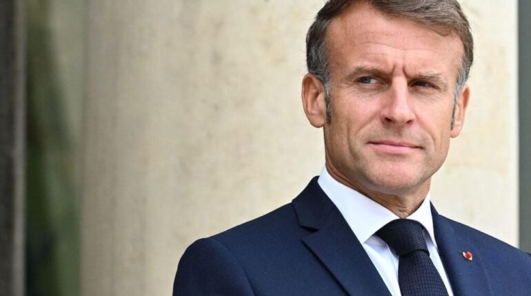 actualité politique France avantages anciens présidents Emmanuel Macron président de la République privilèges Élysée Retenue sur salaire