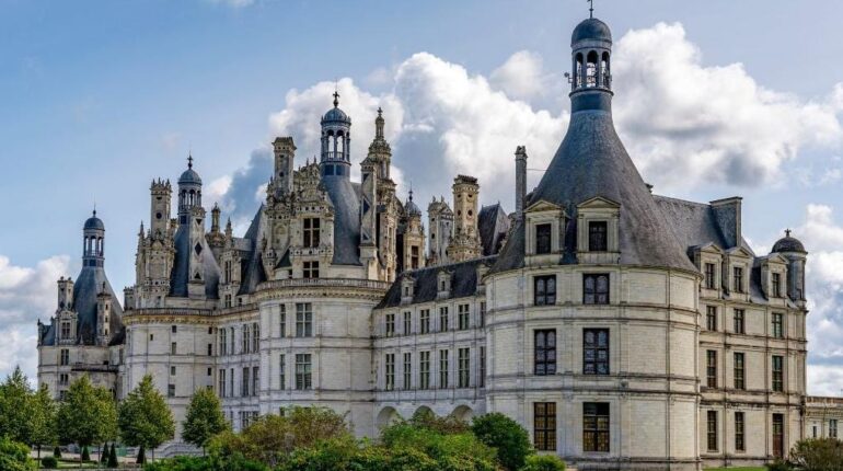 Propriétaires de château, ils découvrent la facture : « 7000€ pour chauffer un week-end… » Châteaux Coûts Droit immobilier Investissement Patrimoine Rénovation énergétique
