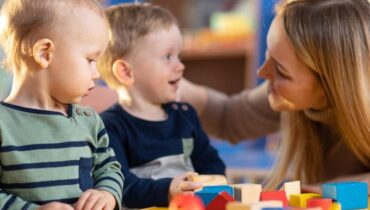 allaité trois enfants Crèches Maltraitance Animale Petite enfance Qualité d'accueil Réglementation Risques professionnels