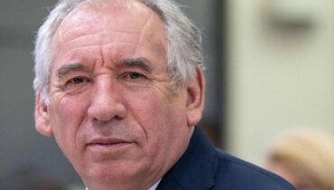accusent la France Cumul Emploi-Retraite François Bayrou gouvernement Indemnités Premier ministre français