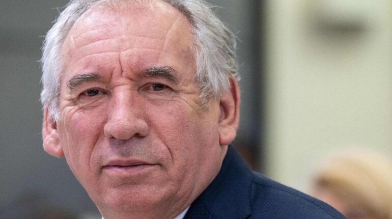 Après 9 mois à peine : ce que François Bayrou va toucher en quittant Matignon vous surprendra accusent la France Cumul Emploi-Retraite François Bayrou gouvernement Indemnités Premier ministre français