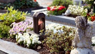 Cimetière deuil familial famille Mayenne tristesse Vandalisme