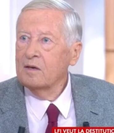 Alain Duhamel se met en colère dans C à vous : « Eh bien faites-le ! », Patrick Cohen ne sait plus où se mettre