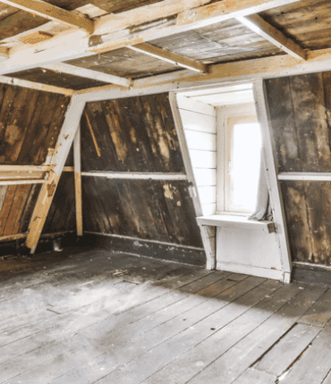 Un mois après l&rsquo;expulsion de sa locataire, il découvre quatre corps de bébés dans le grenier