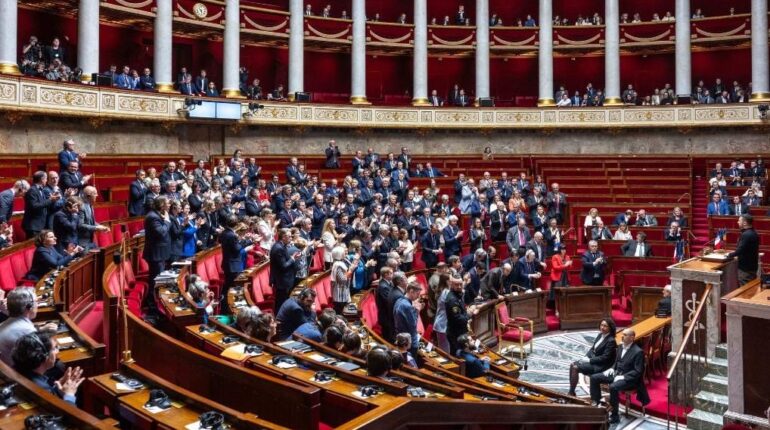 accusent la France actualité politique France Immigration Jeux de société Philippe de Villiers Référendum