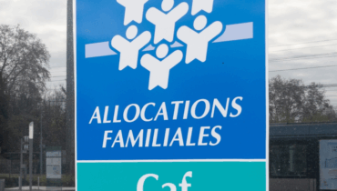 Aides familiales allaité trois enfants Caf enfant de parents divorcés Organisation familiale Soutien parental Vie de famille