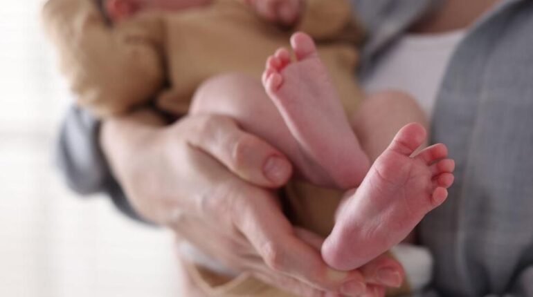 Ce prénom arabe qui grimpe dans le classement français révèle ce que recherchent vraiment les parents en 2025 Choix prénoms Prénoms arabes Prénoms masculins Prénoms populaires Signification prénoms Tendances prénoms 2025