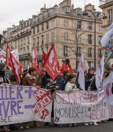 Métros, trains, péages bloqués : le plan des grévistes contre Bayrou se dévoile