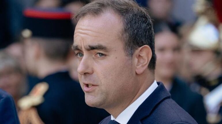 Sébastien Lecornu contraint d’avouer : « Je n’ai jamais eu ce master… » actualité politique France Autobiographie droit public la vie à l'université. Sébastien Lecornu
