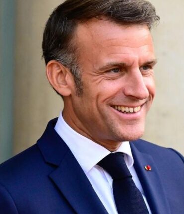 En pleine crise budgétaire, la sortie de Macron qui fait débat : « Je possède toujours ma carte… »