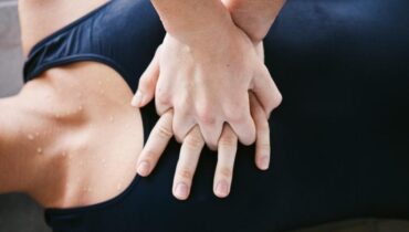 Arrêt cardiaque éducation physique premiers secours Professeure héroïne Réanimation Urgence médicale