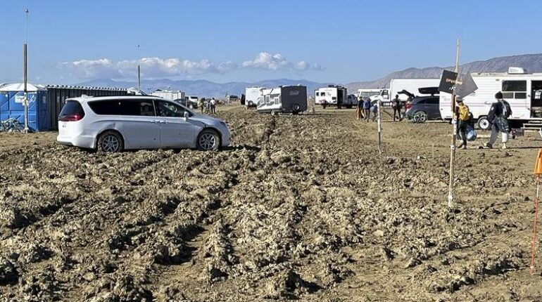 À 37 ans, elle ressent des douleurs dans son camping-car au Burning Man : « Je croyais que c’était… » Accouchement Allaiter son bébé Burning Man Cherry Blossom Festival Insolite pour le passage aux urgences