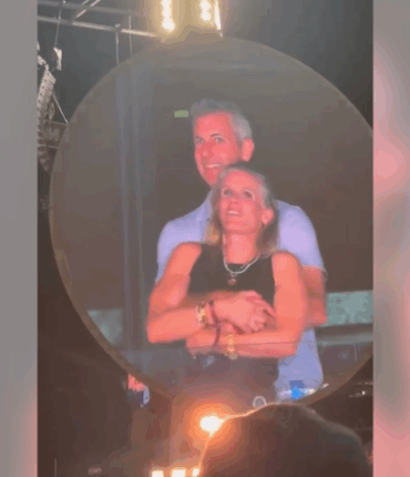 Le mari d&rsquo;une DRH surprise sur la « kiss cam » était lui aussi au concert… avec une autre femme