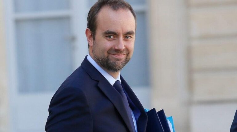 accusent la France actualité politique France Fortune gouvernement Plus de respect de la vie privée Premier ministre français Sébastien Lecornu