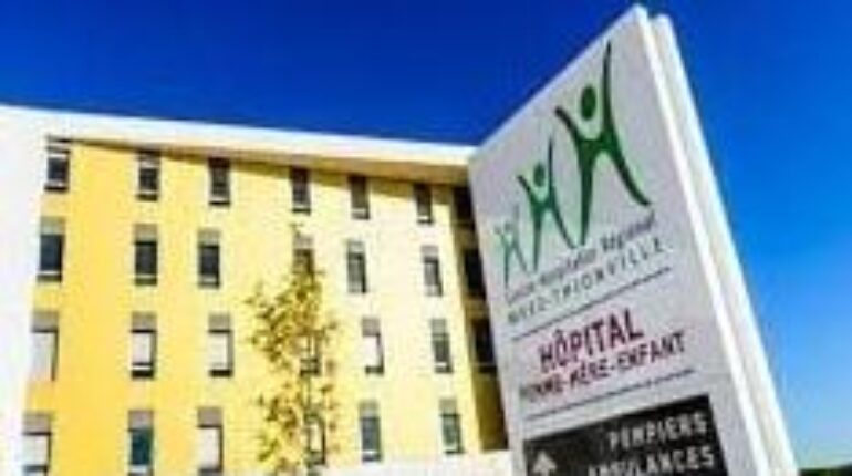 Bébé Eden mort à 25°C à l’hôpital : le détail que les médecins n’arrivaient pas à croire Allaiter son bébé Décès hôpital Hypothermie justice Méningite plaintes aléatoires