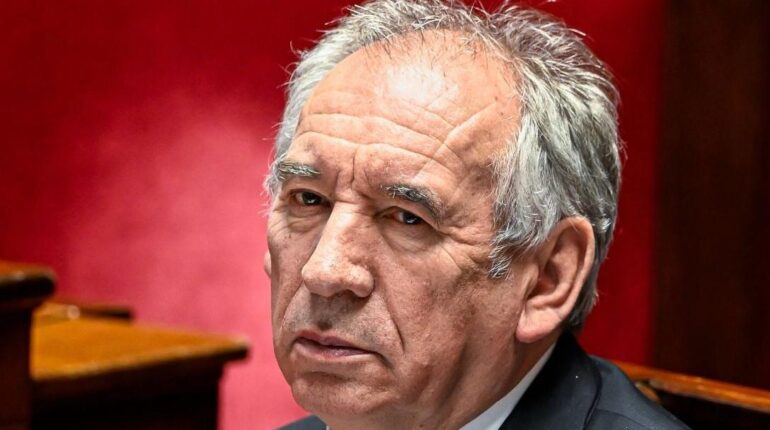 270 jours à Matignon : François Bayrou entre dans le top 4 des Premiers ministres les plus éphémères de la Vème République François Bayrou Gouvernement Macron Instabilité politique Matignon Politique française Premier ministre français Vème République