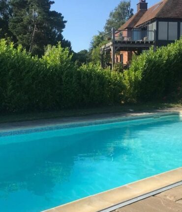 À 77 ans, il tente de récupérer sa piscine occupée par des squatteurs : la tragédie qui a suivi