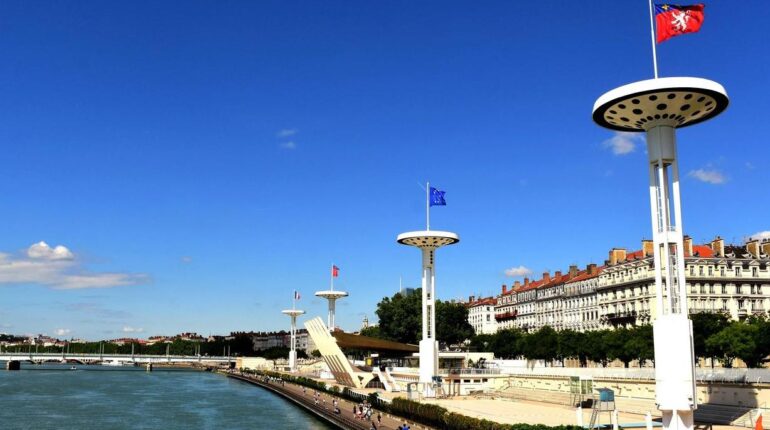Lyon : L’adolescent poignardé aux berges du Rhône entre la vie et la mort Actualités animales Agression faits divers faits divers Lyon Gare de Lyon
