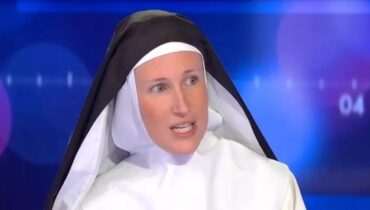 CNews débat public Philippe de Villiers polémique Religion voile